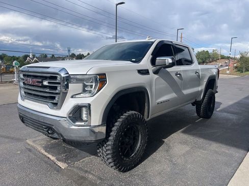 Used 2020 GMC Sierra 1500 SLT w/ X31 Off-Road Package AWD/4WD image 3
