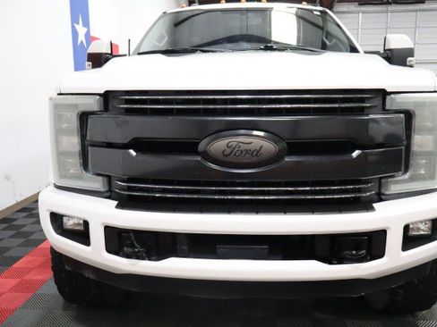 Used 2017 Ford F350 Lariat w/ Lariat Value Package AWD/4WD image 4
