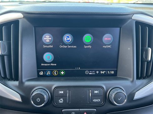 Used 2024 GMC Terrain SLT image 20