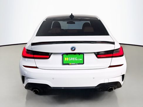 Used 2021 BMW 330i Sedan w/ M Sport Package RWD image 8