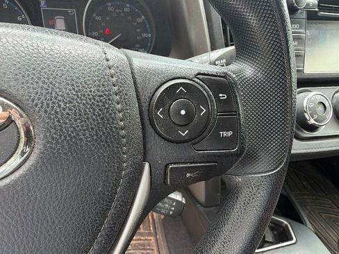 Used 2018 Toyota RAV4 LE FWD image 28