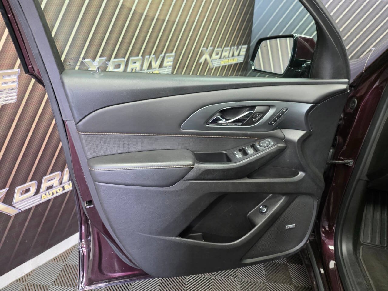 Used 2019 Chevrolet Traverse Premier w/ Driver Confidence II Package FWD image 16