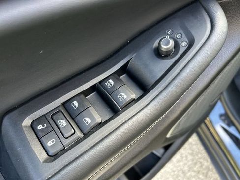 Used 2022 Jeep Grand Cherokee Limited AWD/4WD image 16