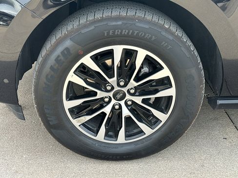 Used 2025 Ford Expedition Max Platinum image 3