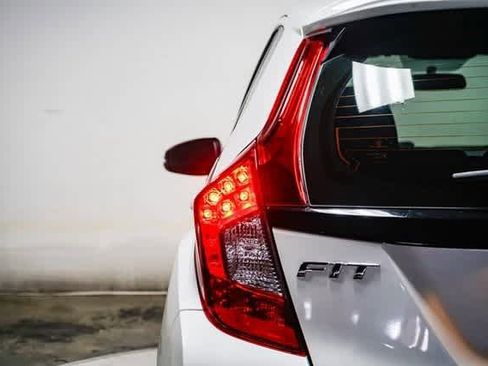 Used 2020 Honda Fit LX image 9