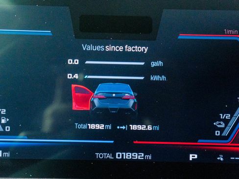 Used 2026 BMW M5 w/ Executive Package image 25