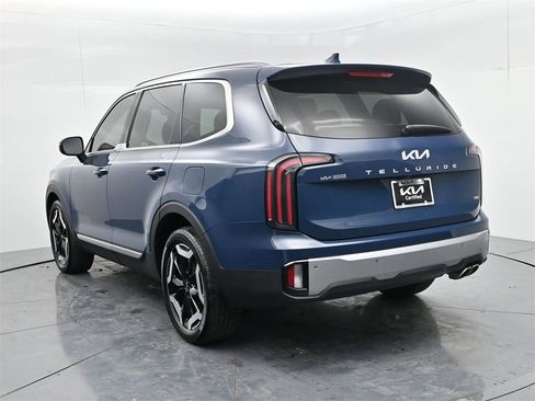 Certified 2023 Kia Telluride EX image 6