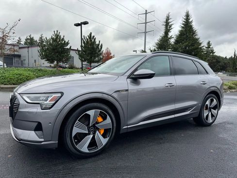 Used 2022 Audi e-tron Premium Plus w/ Premium Plus Package image 5