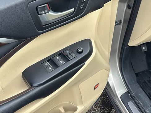 Used 2015 Toyota Highlander Limited image 14
