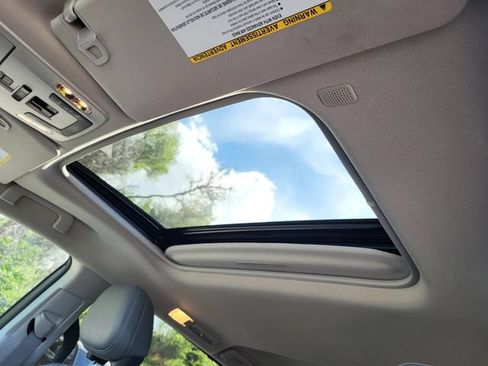 Used 2023 Toyota Sienna XLE FWD image 29
