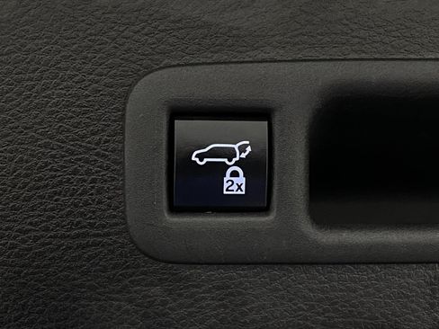 Used 2022 Toyota Sienna Platinum AWD/4WD image 8