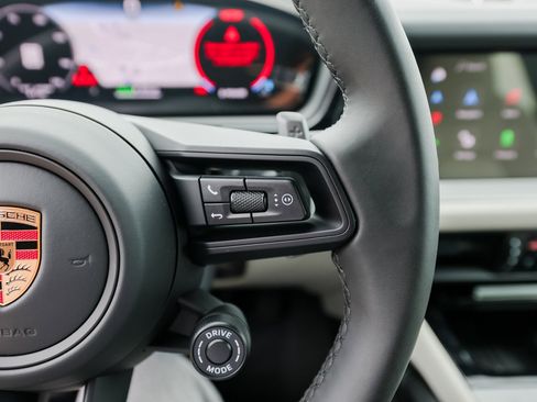 New 2025 Porsche Cayenne E-Hybrid Coupe image 16