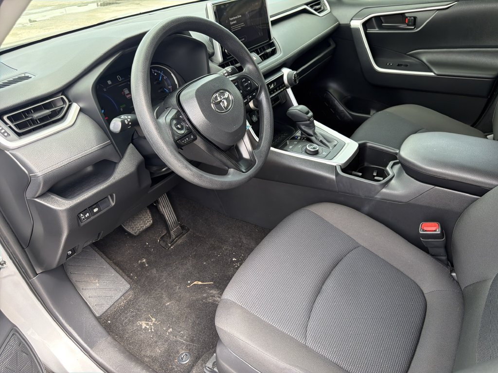 Used 2024 Toyota RAV4 LE AWD/4WD image 18
