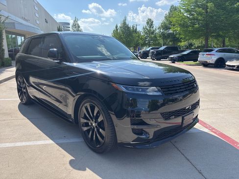 Used 2024 Land Rover Range Rover Sport Dynamic SE AWD/4WD image 4