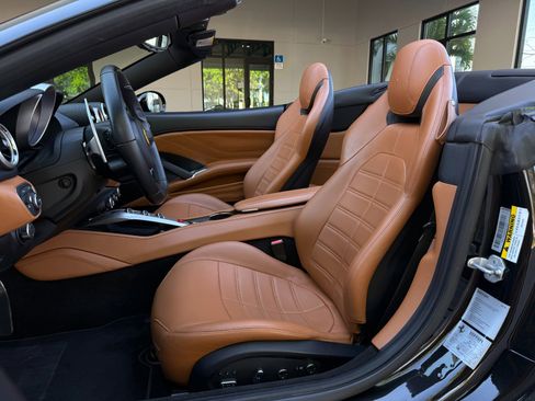 Used 2015 Ferrari California T image 24