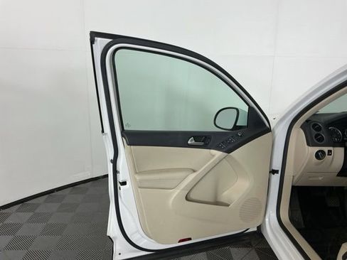 Used 2012 Volkswagen Tiguan S image 11