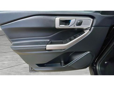 Used 2023 Ford Explorer Limited w/ Equipment Group 301A image 9