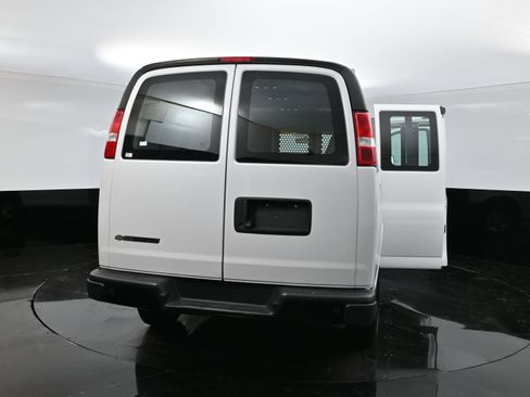 Used 2022 Chevrolet Express 2500 w/ Driver Convenience Package image 35