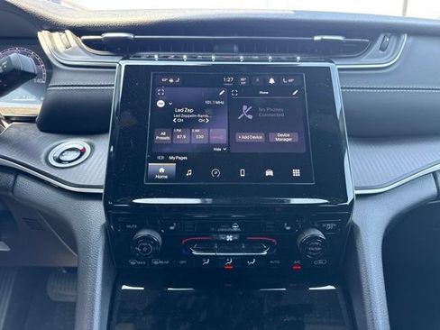Used 2025 Jeep Grand Cherokee Laredo X w/ Luxury Tech Group I RWD image 15