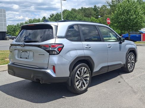 Used 2025 Subaru Forester Touring AWD/4WD image 7