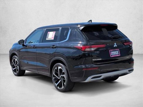 Used 2024 Mitsubishi Outlander SE image 8