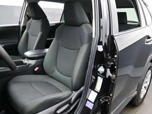 Used 2024 Toyota RAV4 LE image 11