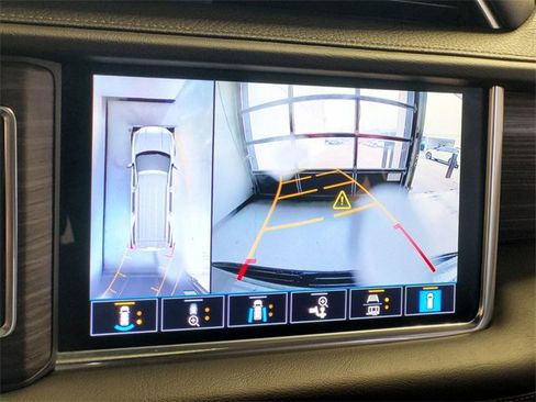 Used 2021 GMC Yukon Denali w/ Denali Premium Package image 32