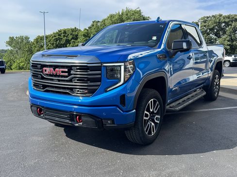 Used 2024 GMC Sierra 1500 AT4 w/ Technology Package AWD/4WD image 2