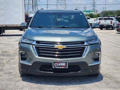Used 2023 Chevrolet Traverse LT FWD image 2
