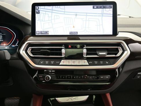 Used 2025 BMW X4 xDrive30i AWD/4WD image 13