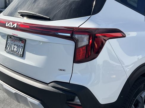 Certified 2025 Kia Seltos LX image 18