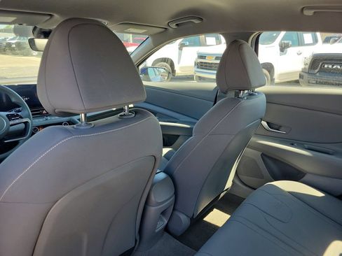 Used 2024 Hyundai Elantra SEL FWD image 12
