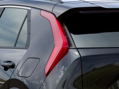 New 2026 Kia Niro EX FWD image 11