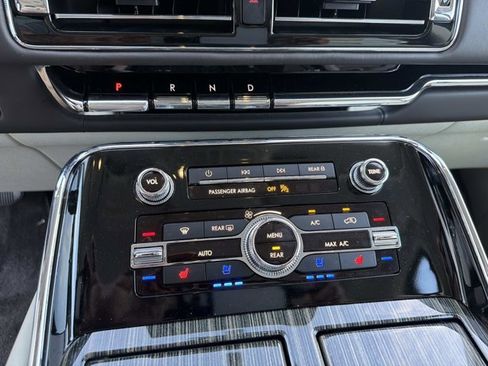 Certified 2024 Lincoln Navigator Black Label AWD/4WD image 33