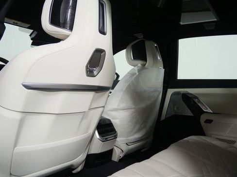 Used 2026 BMW i7 eDrive50 w/ Executive Package image 13