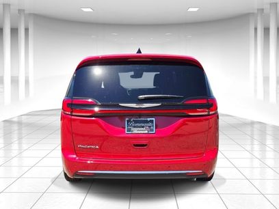 New 2026 Chrysler Pacifica Select