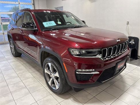 Used 2024 Jeep Grand Cherokee Limited AWD/4WD image 5