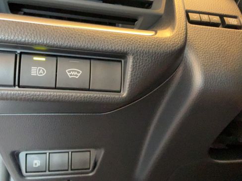 Certified 2025 Toyota Prius LE FWD image 18