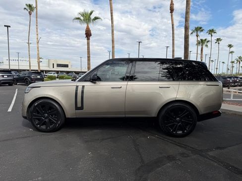 Used 2023 Land Rover Range Rover SE AWD/4WD image 5
