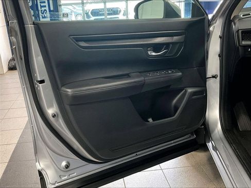 Used 2025 Honda CR-V EX image 8