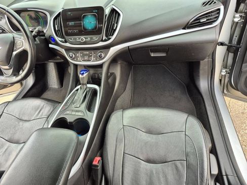 Used 2017 Chevrolet Volt LT w/ Comfort Package FWD image 20