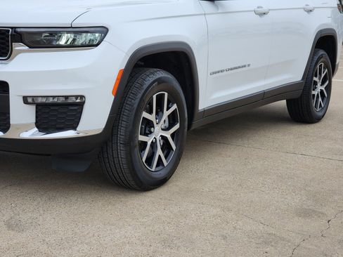 Used 2025 Jeep Grand Cherokee L Limited image 12