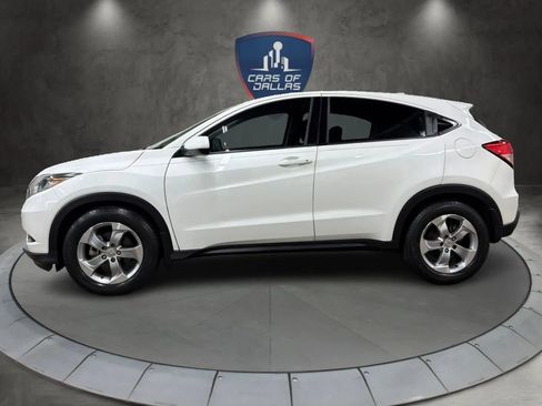 Used 2017 Honda HR-V LX image 2