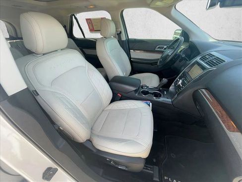 Used 2017 Ford Explorer Platinum image 19
