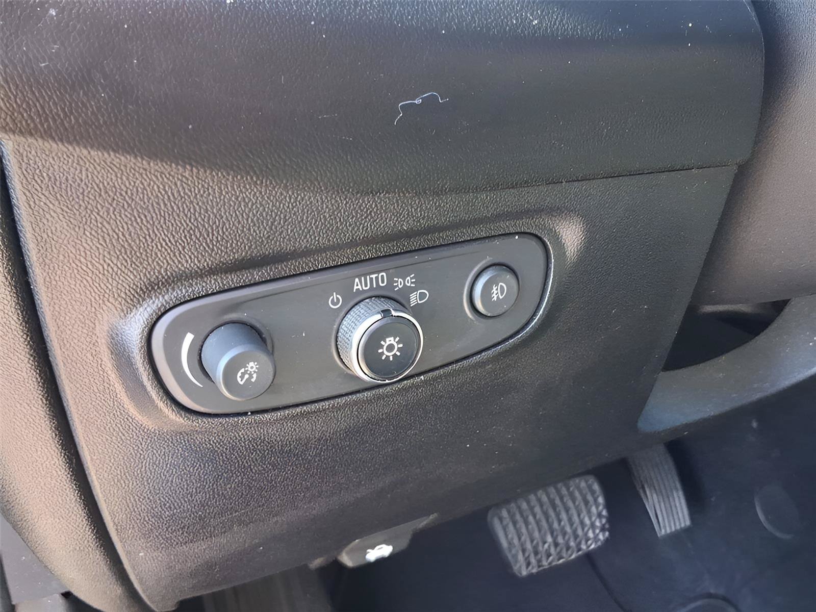 Used 2018 Chevrolet Equinox Premier FWD image 14
