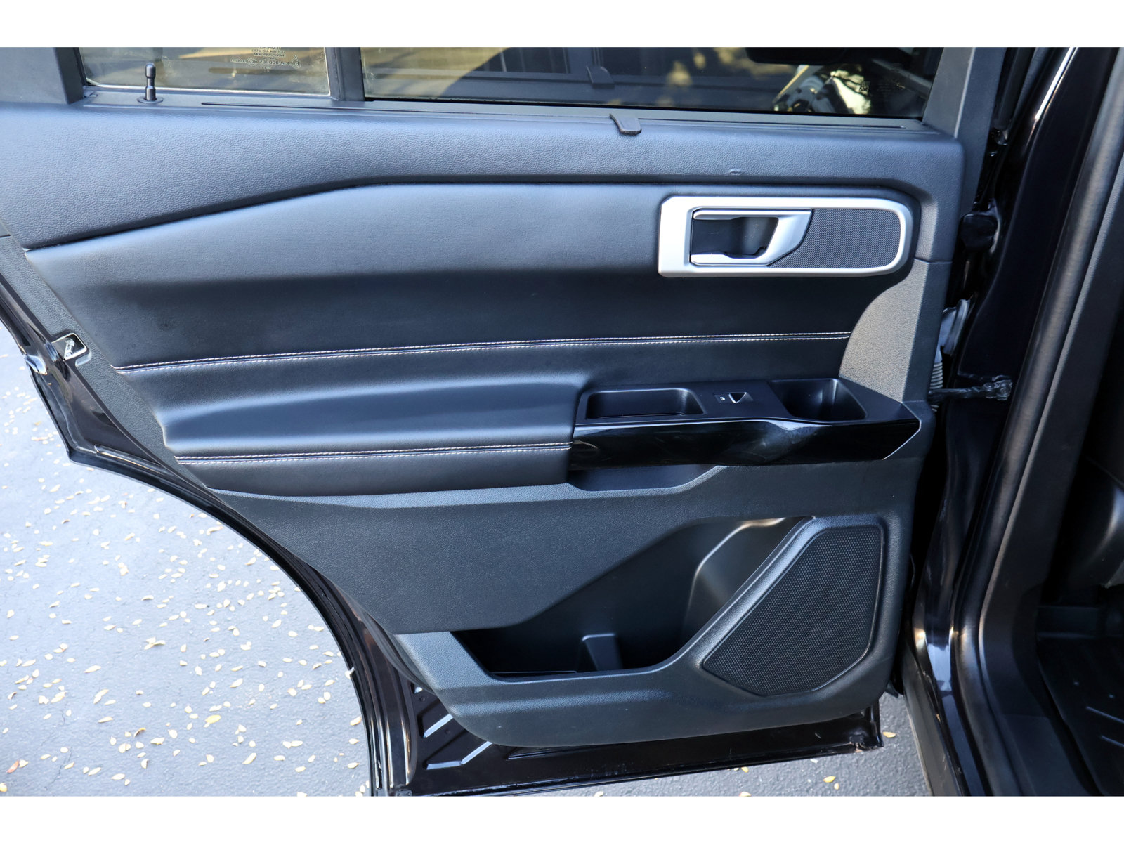 Used 2022 Ford Explorer ST RWD image 22