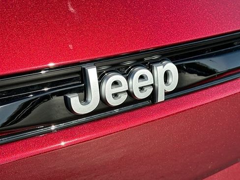 New 2026 Jeep Grand Cherokee Laredo image 18
