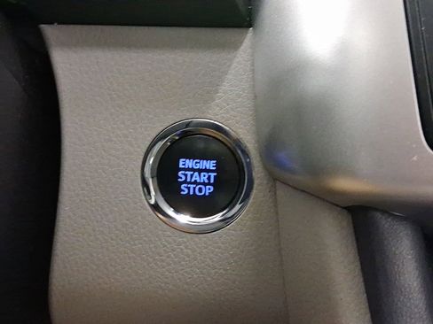 Used 2019 Toyota Highlander XLE image 23