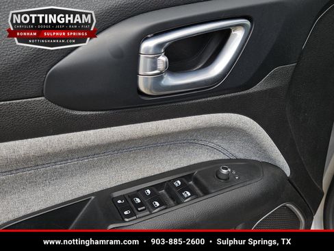 Used 2024 Jeep Compass Latitude AWD/4WD image 27