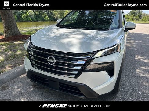 Used 2024 Nissan Rogue SV w/ SV Premium Package FWD image 1